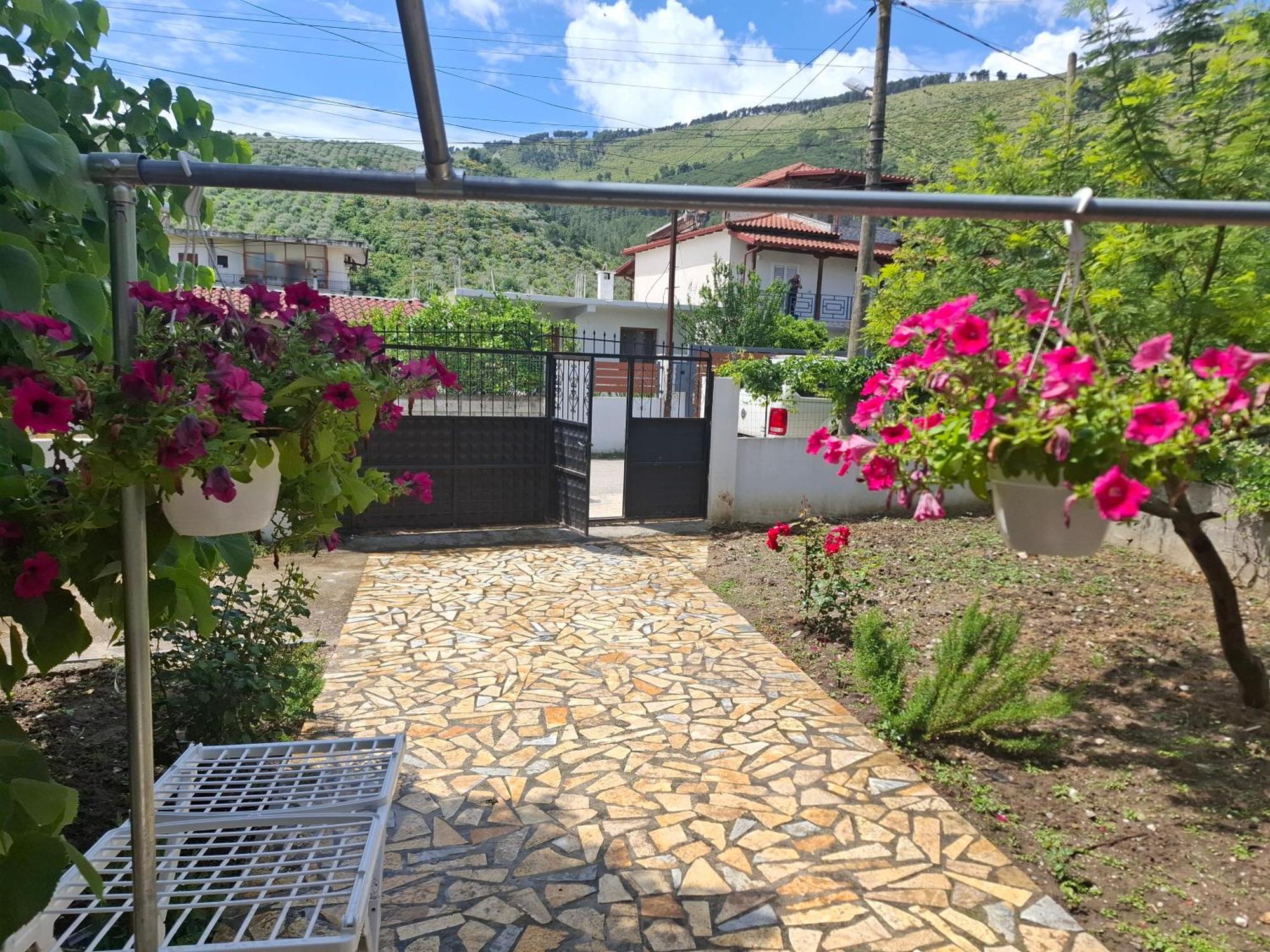 Apartment Xheison Berat Exterior foto